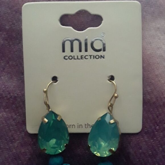 Nwt Mia statement earrings - Picture 2 of 5